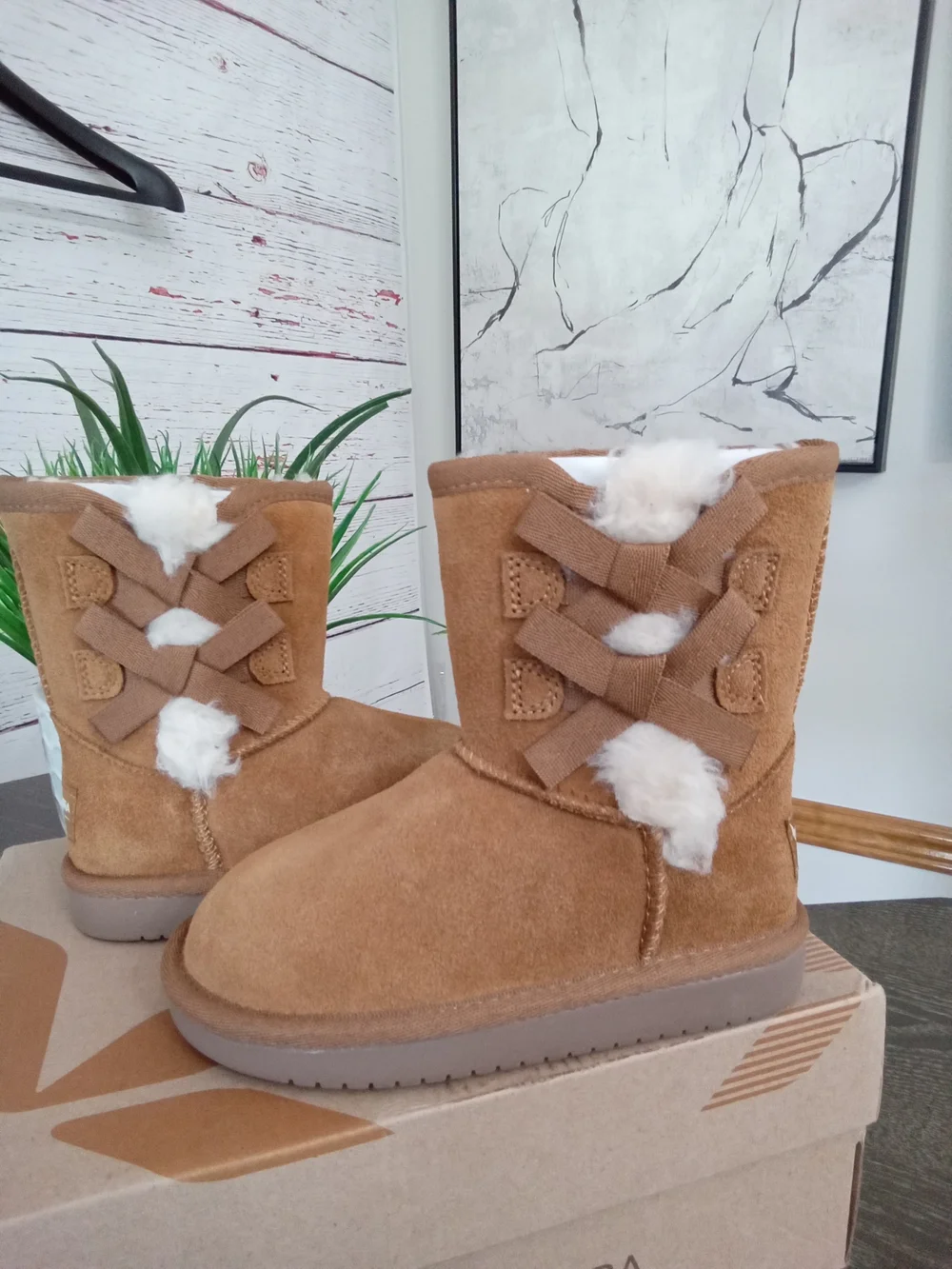 Koolaburra by UGG Victoria Short Boots Kids Size 9 Chestnut